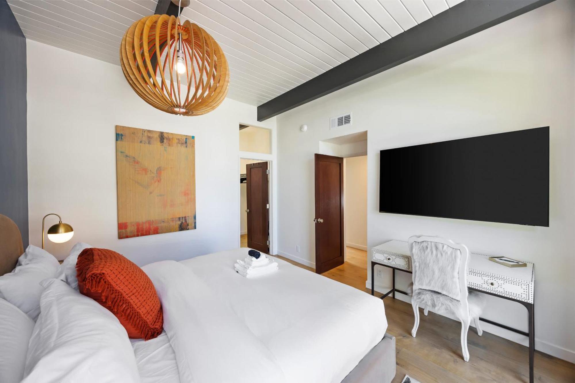 New Listing Architectural By Colby & Conrad Holiday home Los Angeles