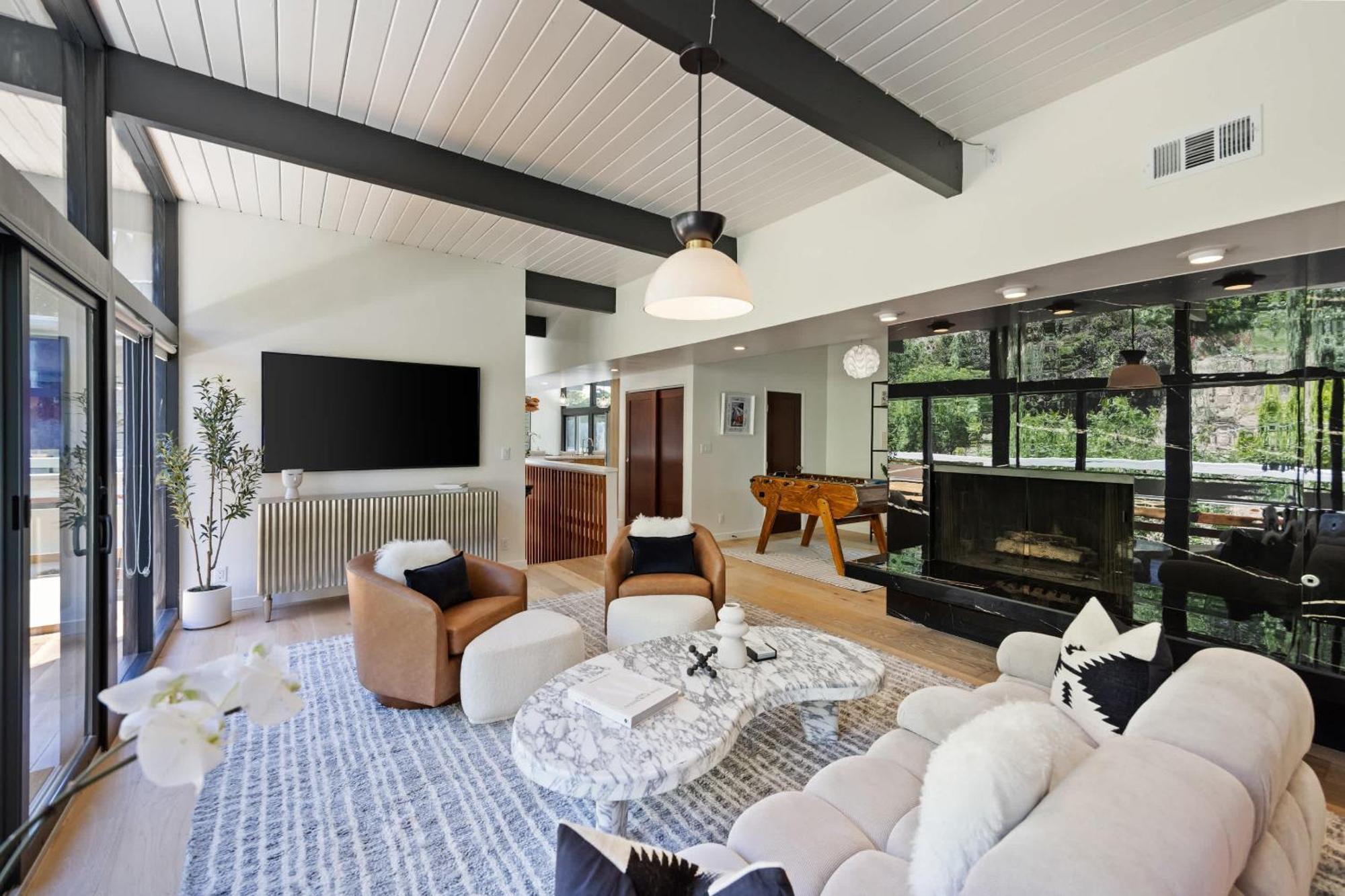 New Listing Architectural By Colby & Conrad Los Angeles