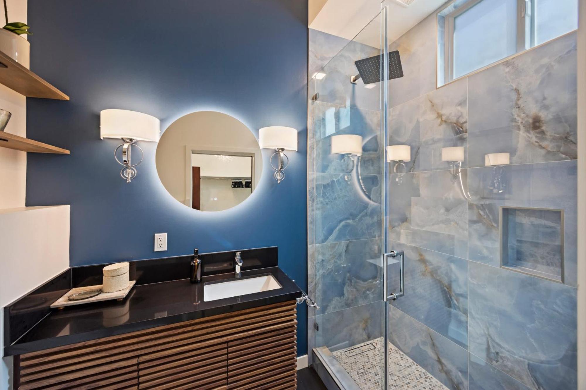 New Listing Architectural By Colby & Conrad Holiday home