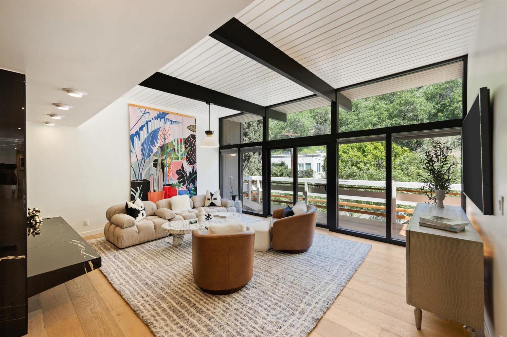 Holiday home New Listing Architectural By Colby & Conrad *